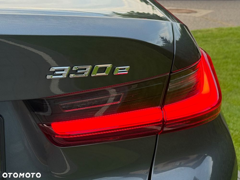 BMW Seria 3 330e xDrive - 9