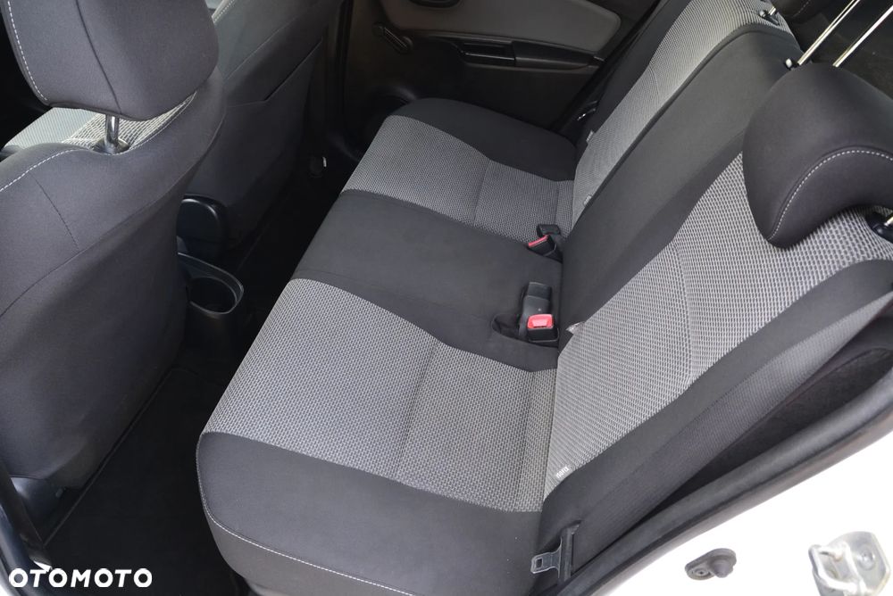 Toyota Yaris Hybrid 100 Dynamic - 25