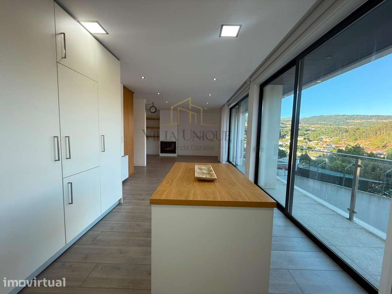 Moradia T4 Moderna com 3 Suítes em Terreno de 460m2 - Grande imagem: 2/32