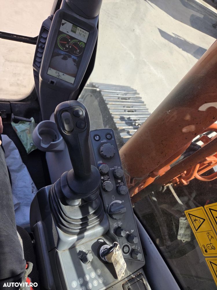 Hitachi ZX210-6, latime 2,5m, cupa NOUA 1,3mc, 22tone, Adanc sapare 7m, consum mediu 9l/h, 3 pompe Hitachi, produs in Japonia, lant 80% ok -200h deplasare, ridica 13t, inst picon, camera spate, posibilitate leasing, STARE FOARTE BUNA -PROMOTIE 79.900Eur+Tva - 5