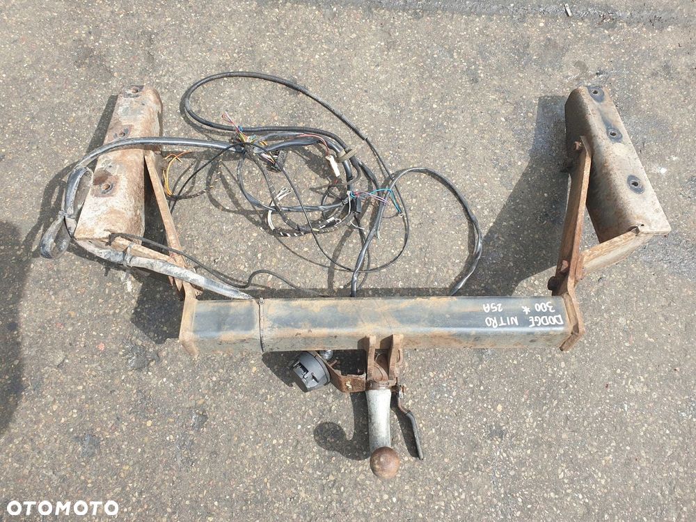 HAK HOLOWNICZY DODGE NITRO - 3