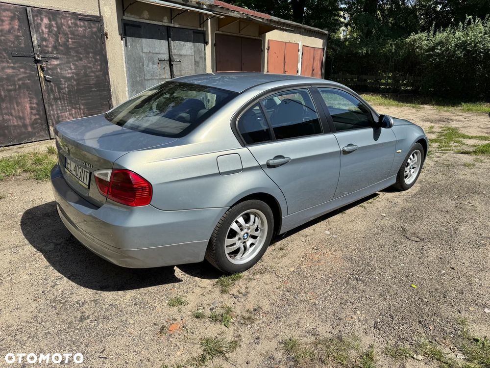 BMW Seria 3 318i - 5