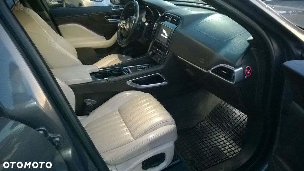 Jaguar F-Pace 2.0 i4D AWD Prestige - 9