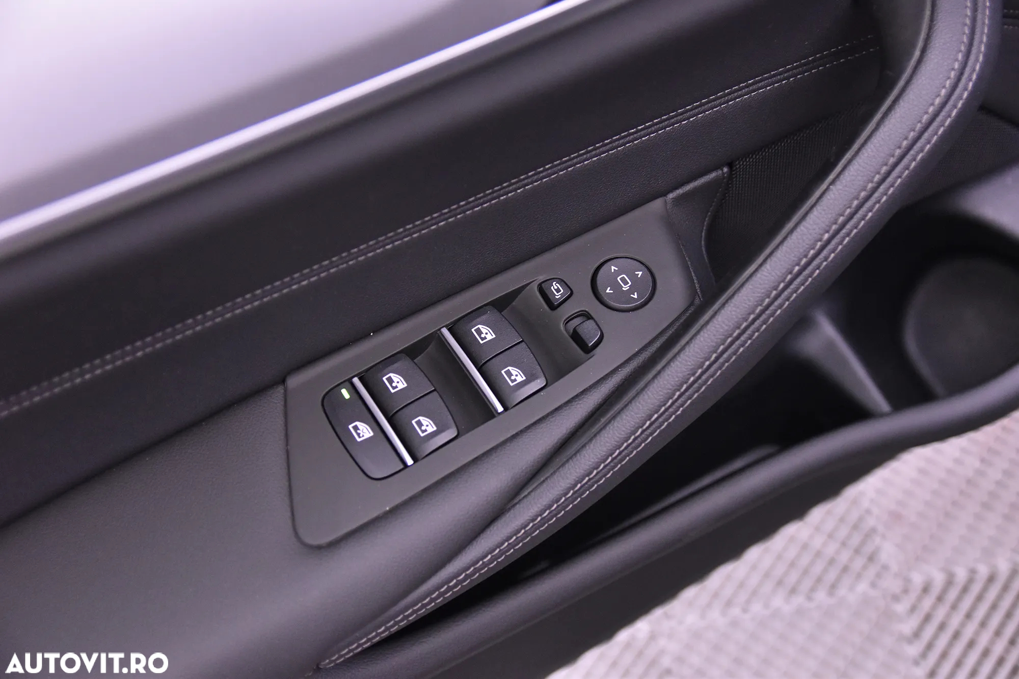 BMW Seria 5 530e xDrive Touring Aut. - 14