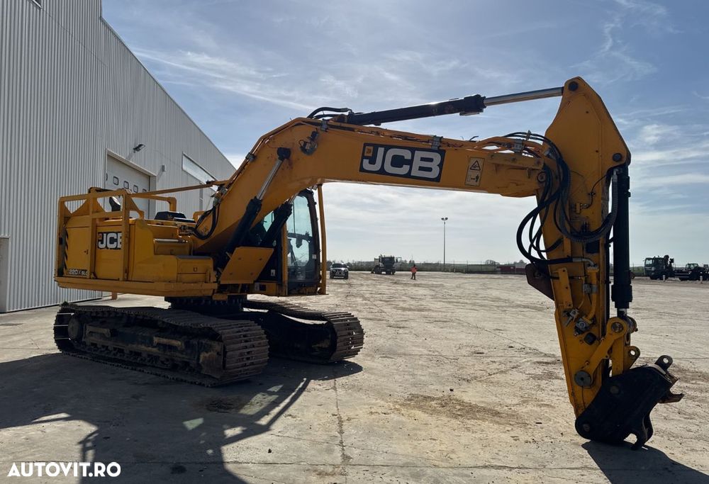 JCB 220X LC Excavator - 5