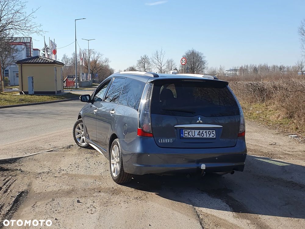 Mitsubishi Grandis 2.4 Motion - 15