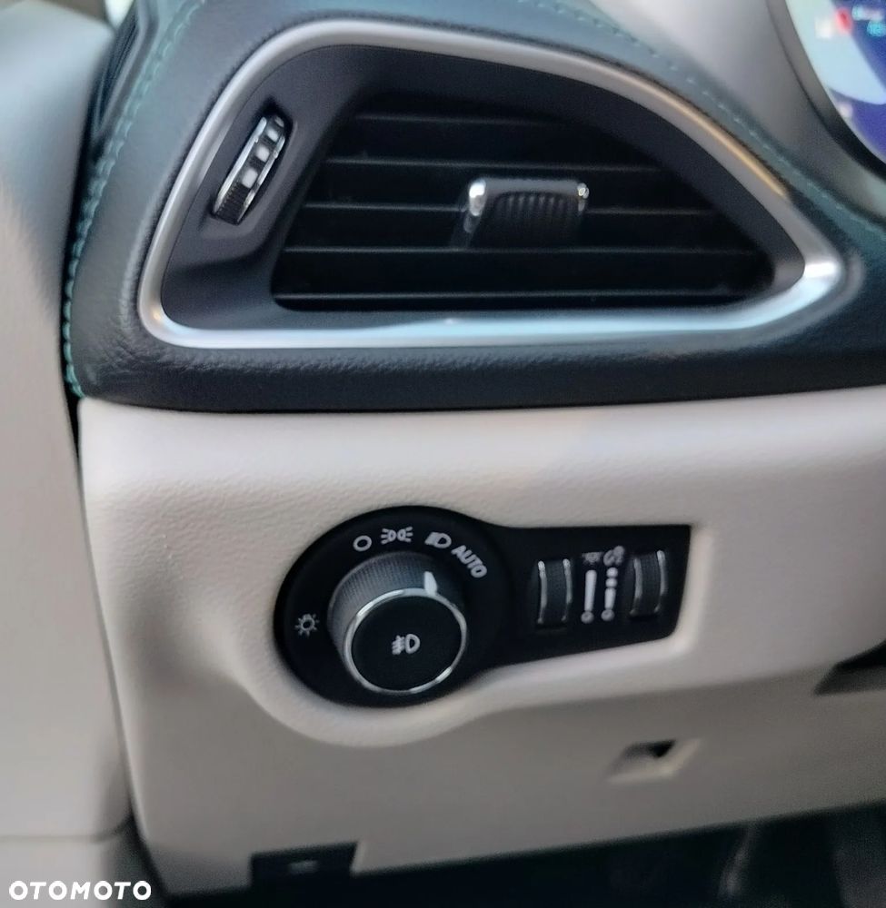 Chrysler Pacifica - 31