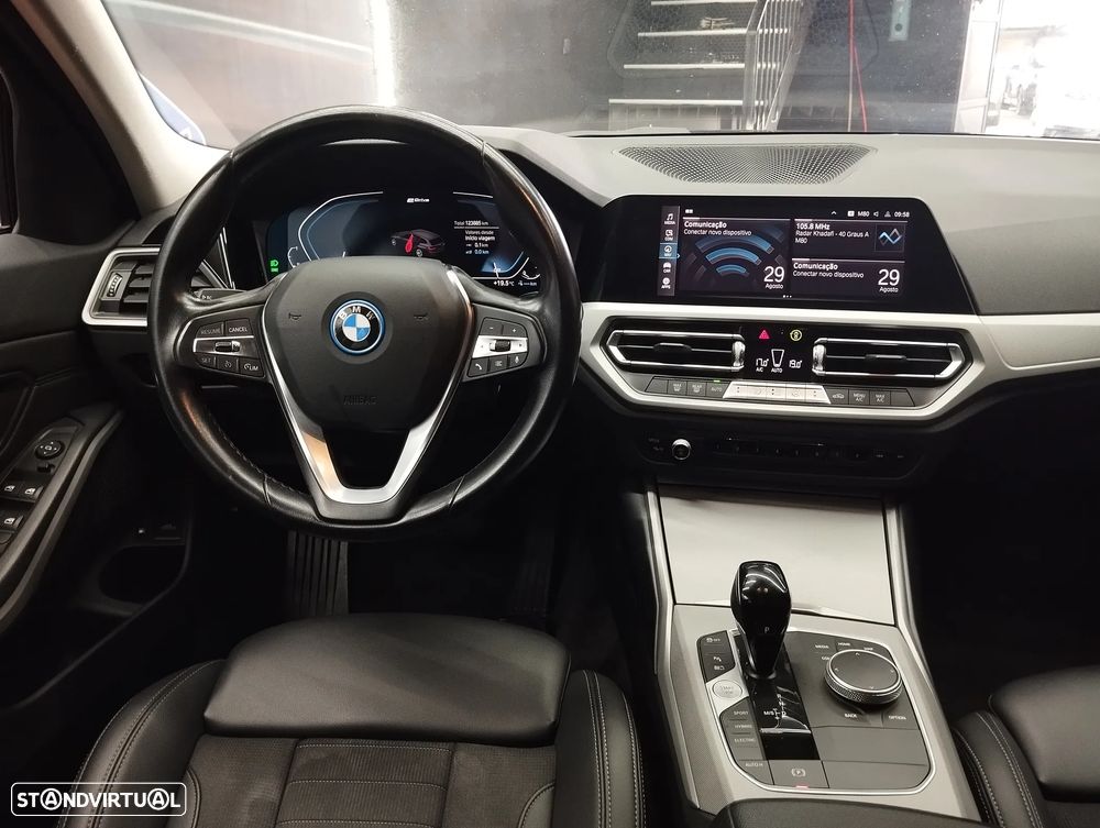 BMW 330 e Line Sport Auto - 16