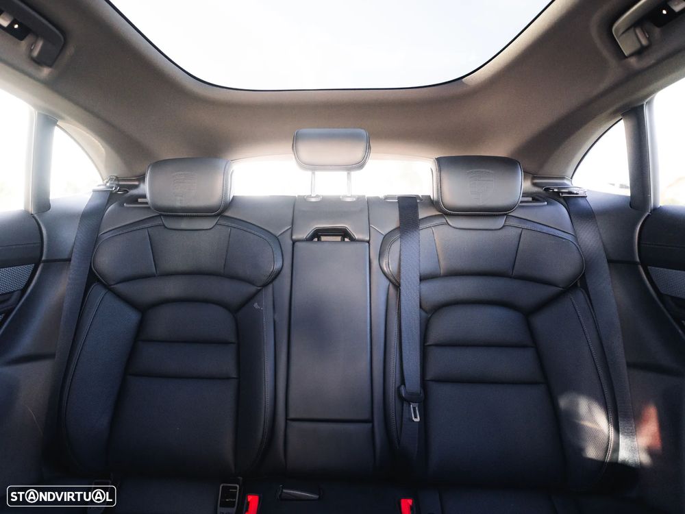 Porsche Taycan Cross Turismo 4 - 31