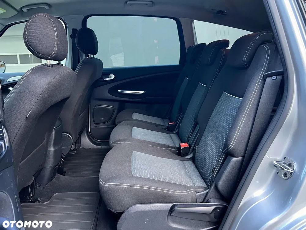 Ford S-Max 2.0 TDCi DPF Ambiente - 15