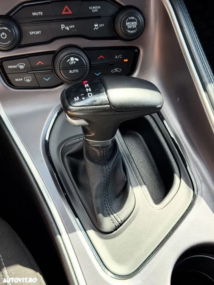 Dodge Challenger - 11