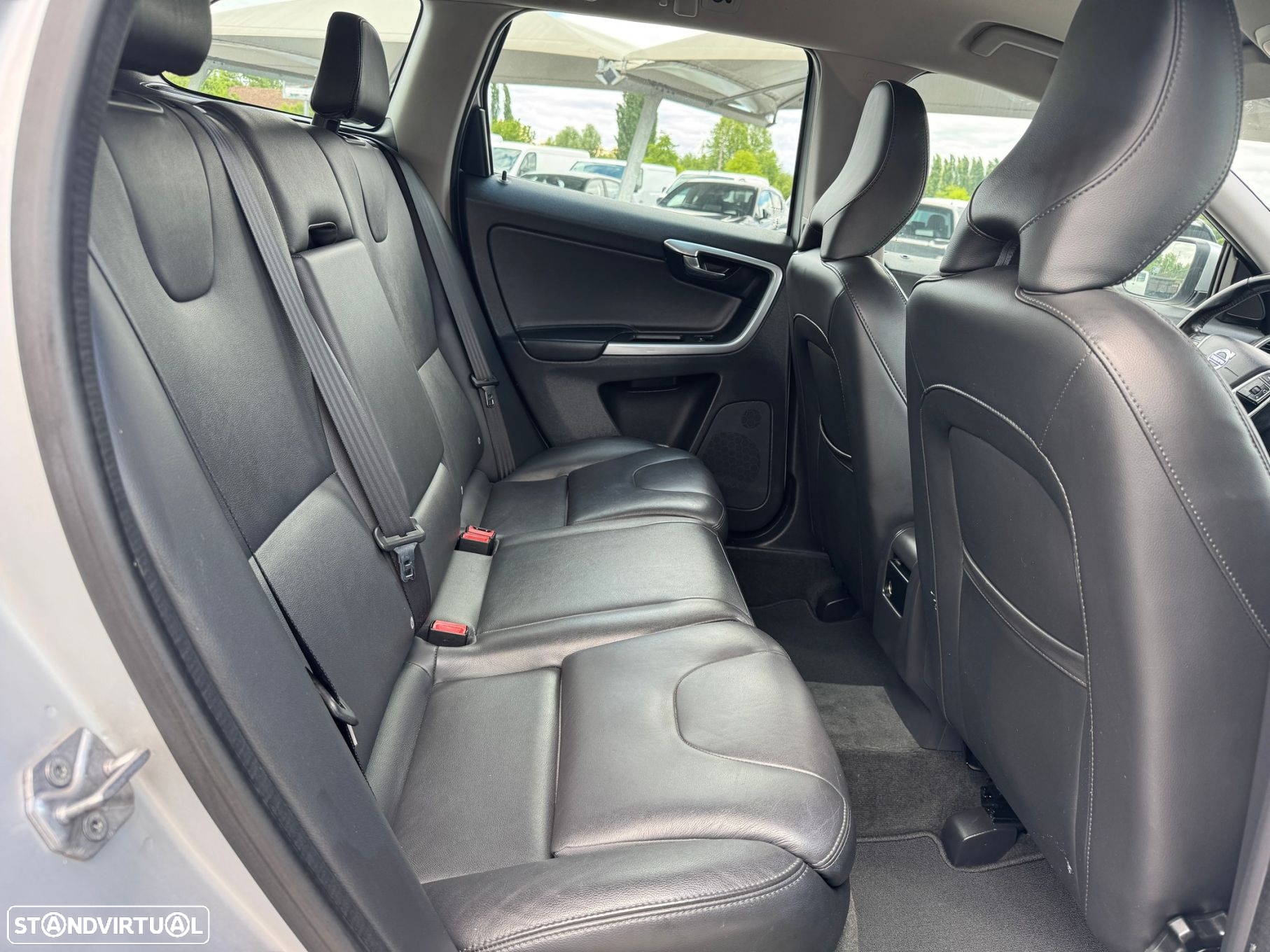 Volvo XC 60 2.0 D3 Momentum Geartronic - 14