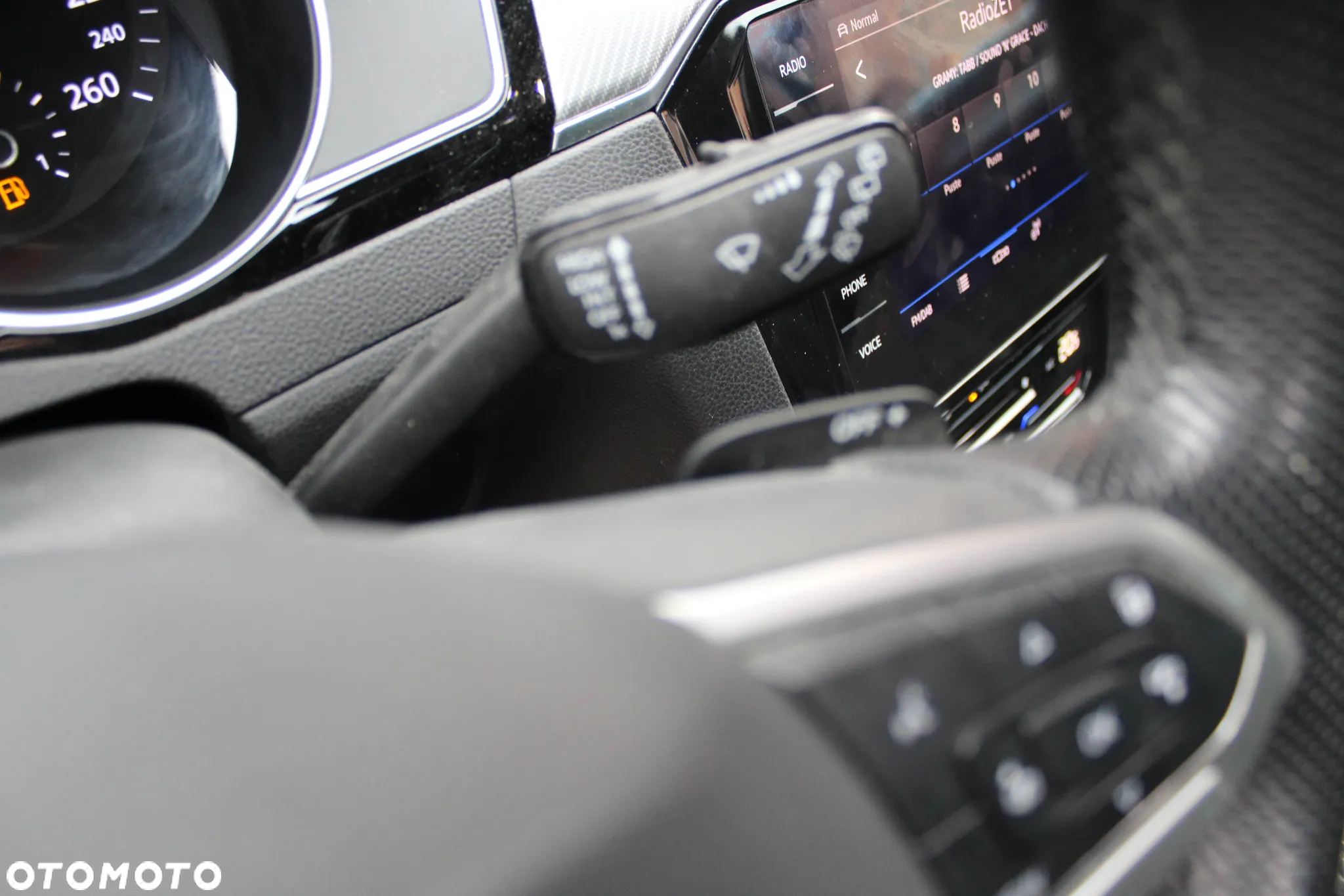 Volkswagen Passat Variant 2.0 TDI SCR DSG 4Motion Business - 25
