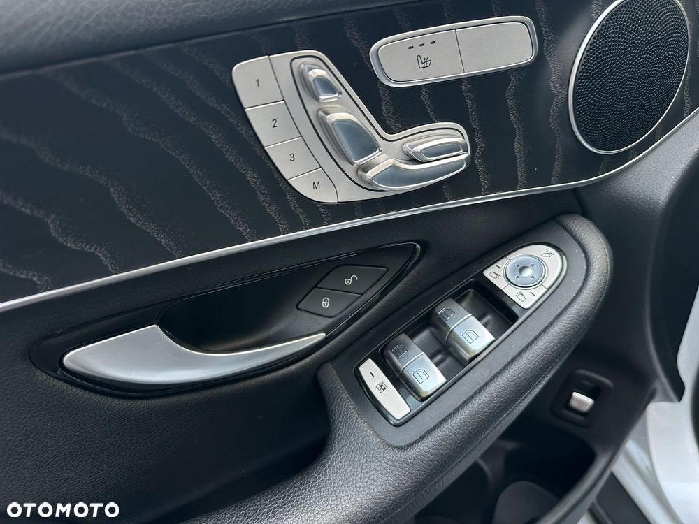 Mercedes-Benz GLC 300 4Matic 9G-TRONIC Exclusive - 28