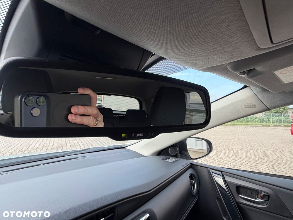 Toyota Auris 1.8 HSD Prestige NAVI - 33