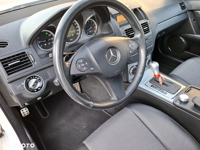 Mercedes-Benz Klasa C 180 CGI Automatik BlueEFFICIENCY Elegance - 21