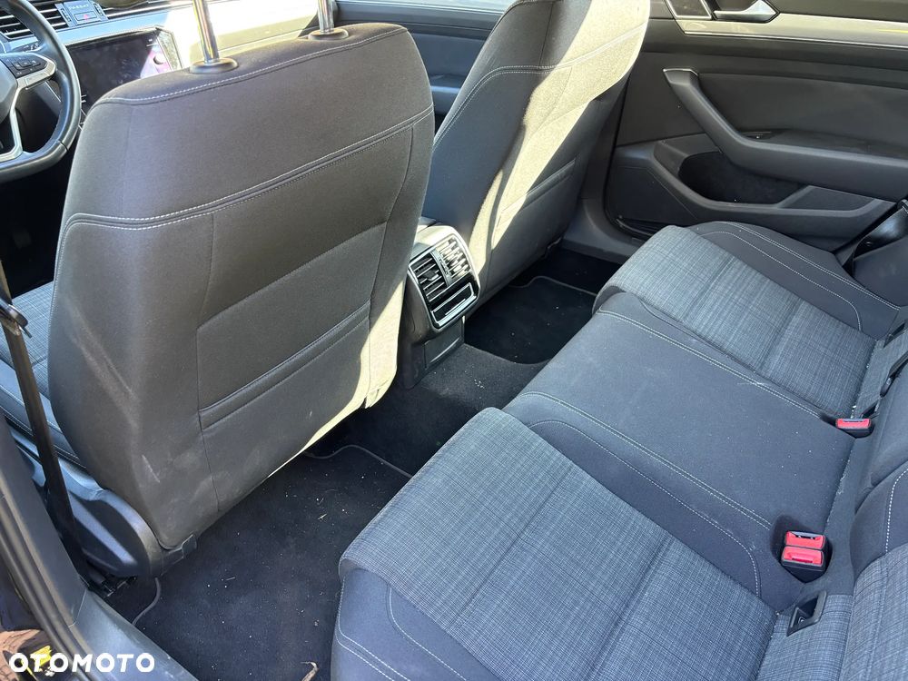 Volkswagen Passat Variant 2.0 TDI SCR DSG - 20