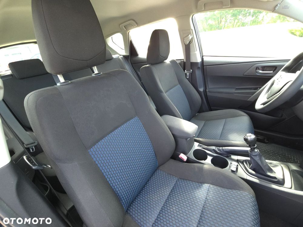 Toyota Auris 1.6 Luna - 16