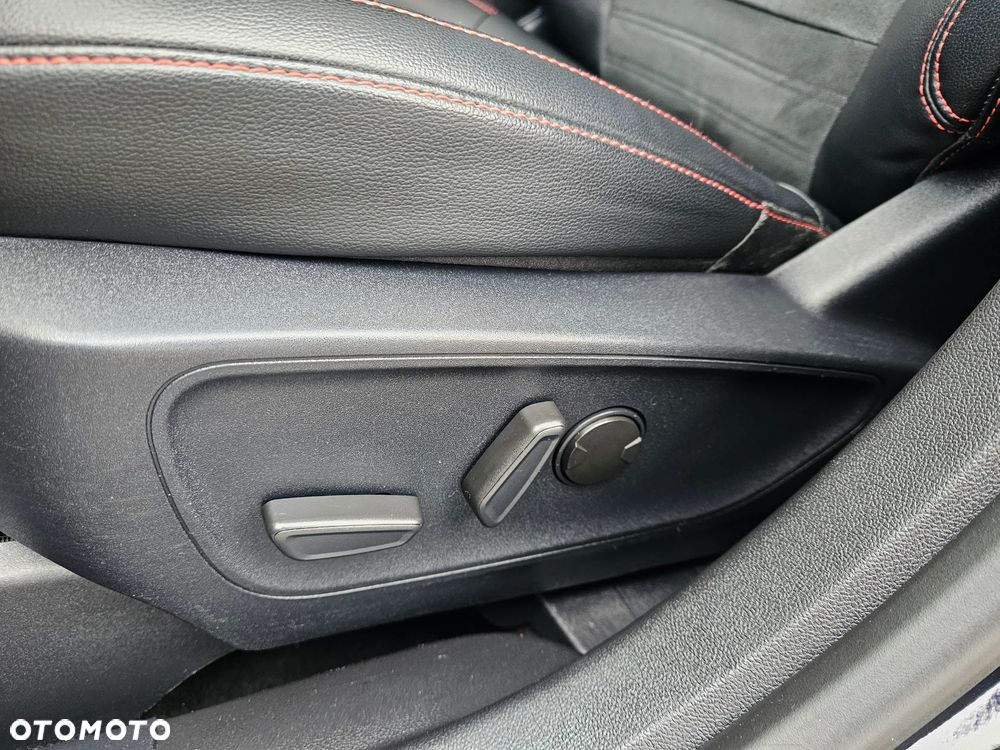 Ford Kuga 2.0 EcoBlue AWD ST-Line X - 25