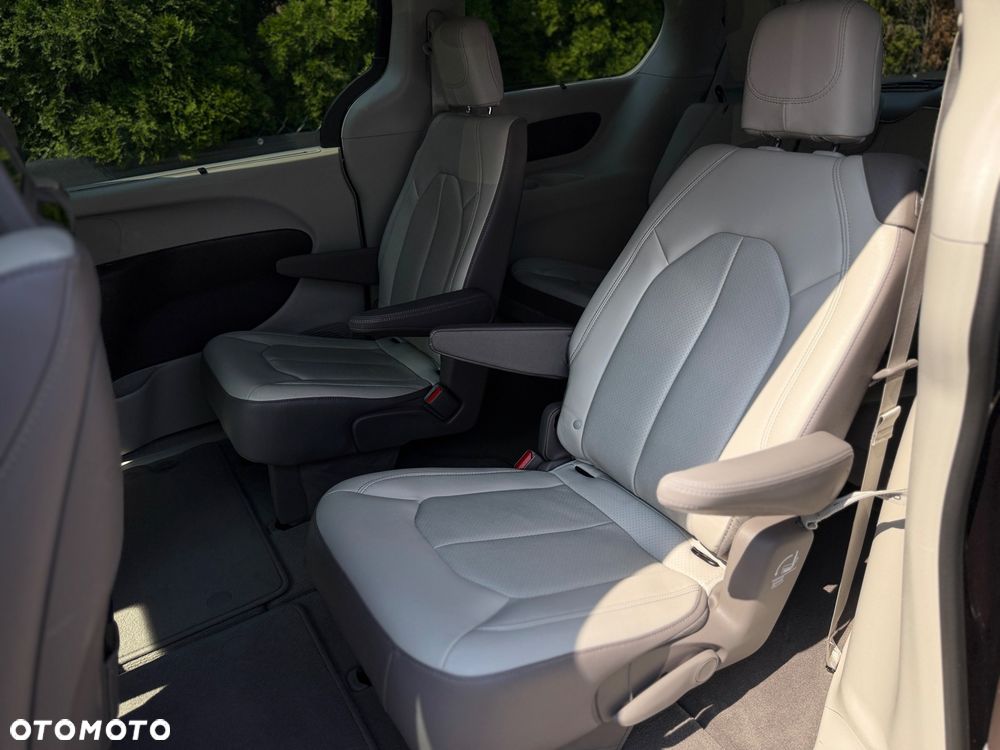 Chrysler Pacifica - 19