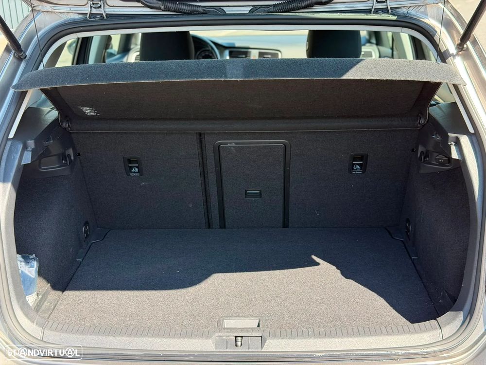 VW Golf 1.6 TDI Highline DSG - 18