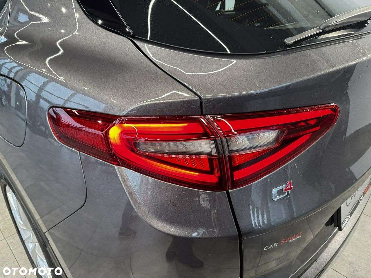 Alfa Romeo Stelvio - 12
