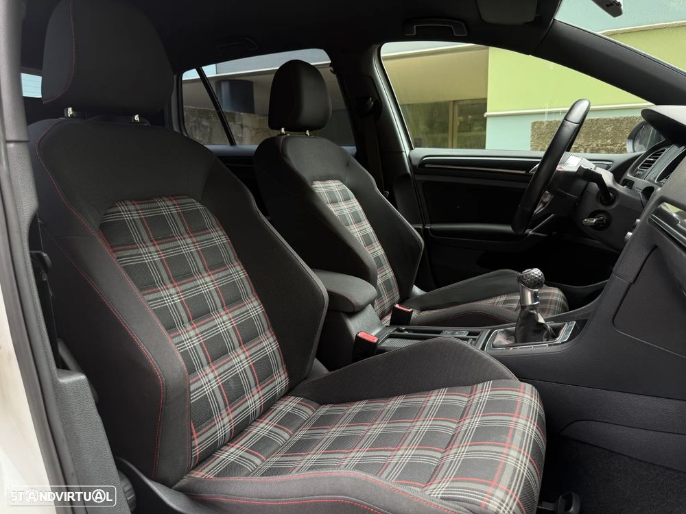 VW Golf GTI BlueMotion - 22