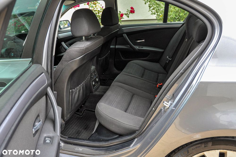 BMW Seria 5 523i Edition Exclusive - 8