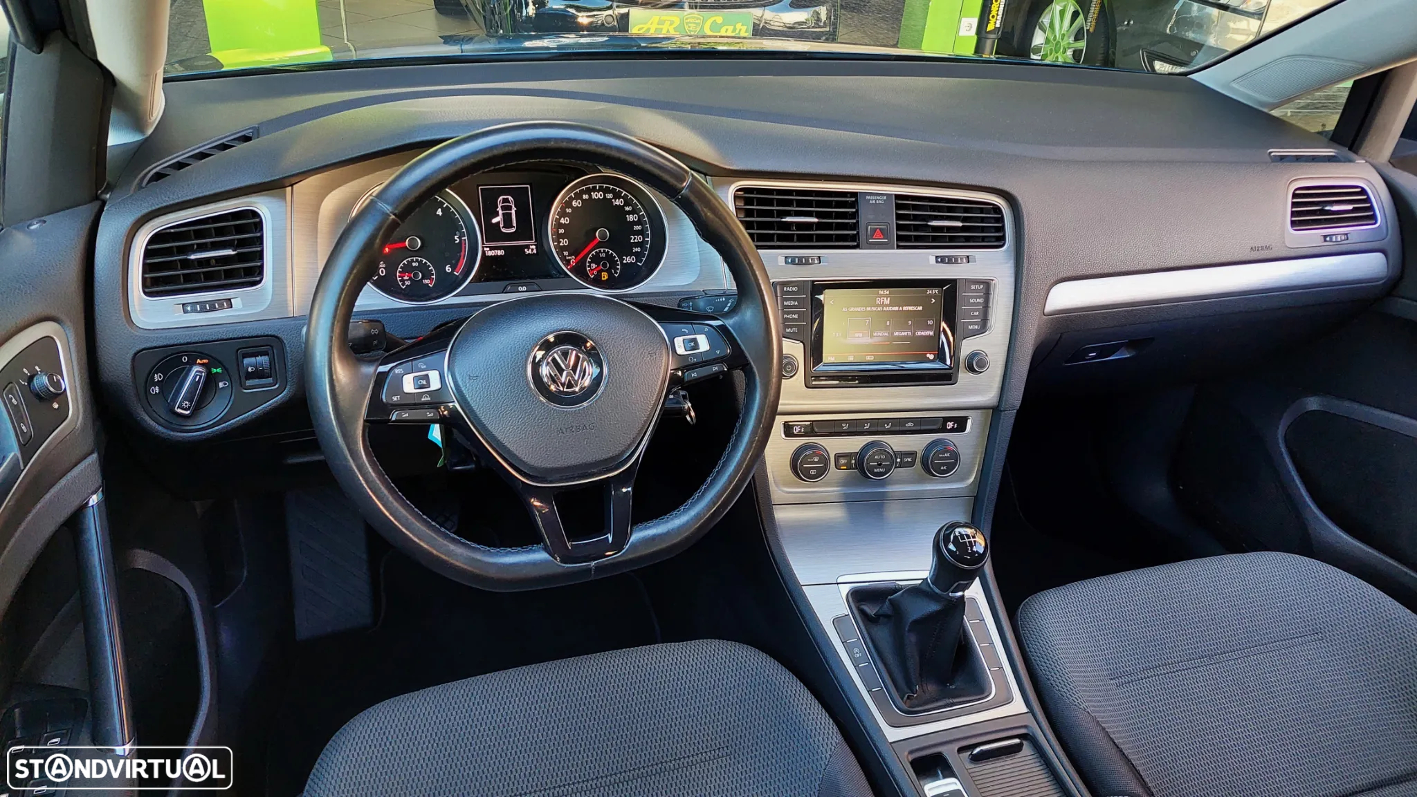 VW Golf 1.6 TDi Trendline BlueMotion - 11