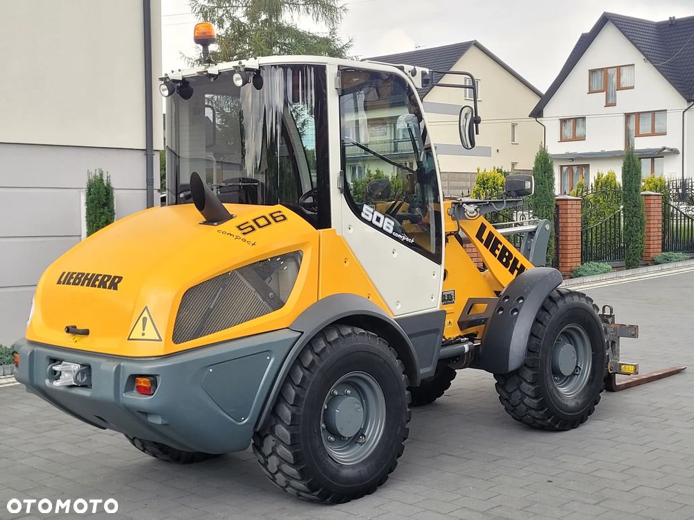 Liebherr L 506 C / widły + łyżka otwierana / centralne smarowanie / - 3