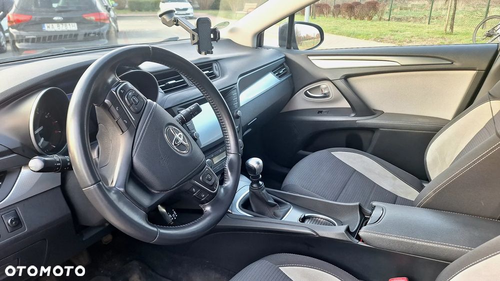 Toyota Avensis 1.8 Premium - 11