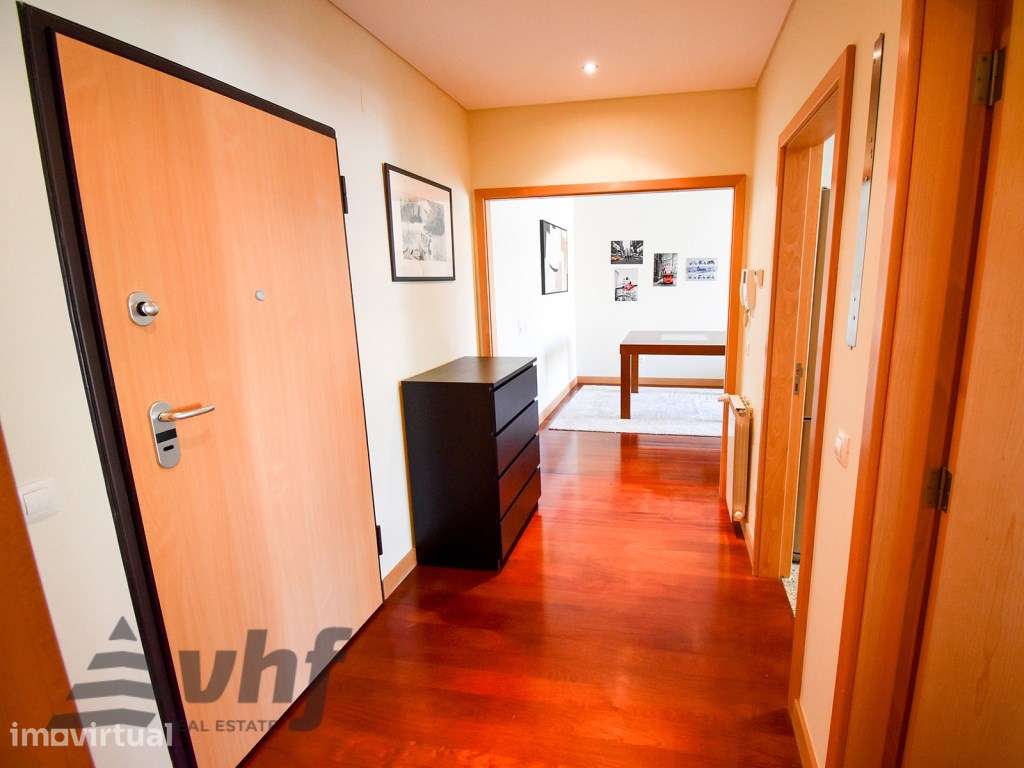 T1 mobilado com Terraço, Garagem e Arrumos na Senhora da Hora - Grande imagem: 2/23