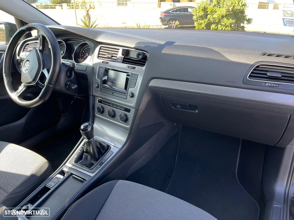 VW Golf 1.6 TDi Trendline BlueMotion - 27