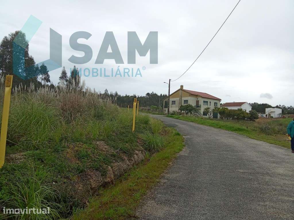 Terreno para construção com três Pavilhões Casais Larana - Grande imagem: 4/8