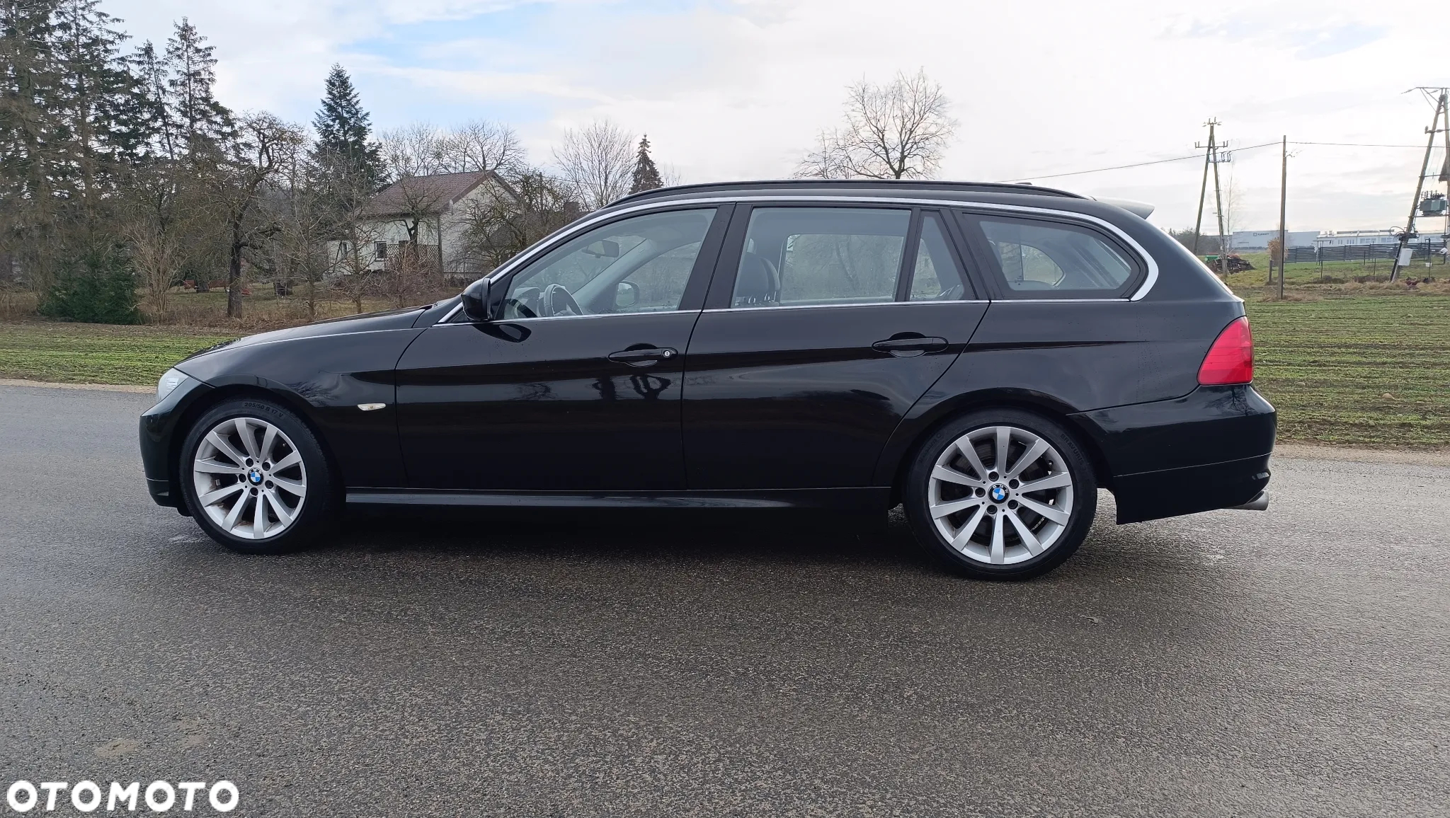 BMW Seria 3 330d DPF Touring Edition Sport - 4