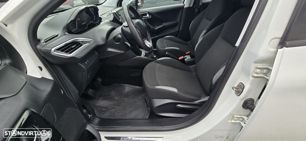 Peugeot 208 1.2 PureTech Style - 5