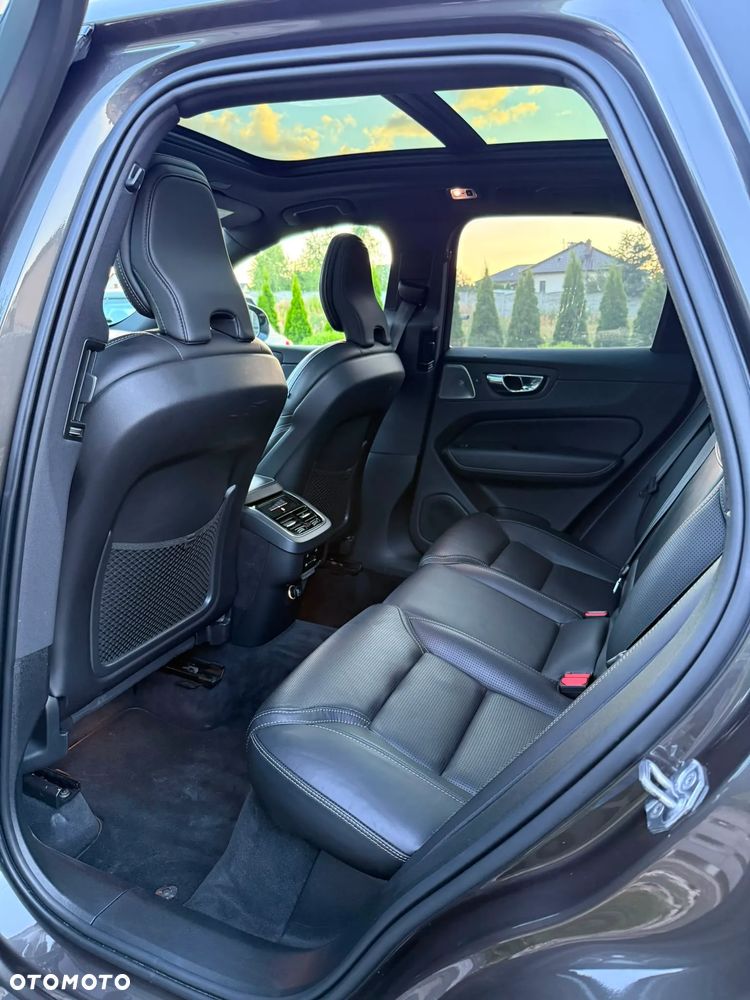 Volvo XC 60 D5 AWD R-Design - 40