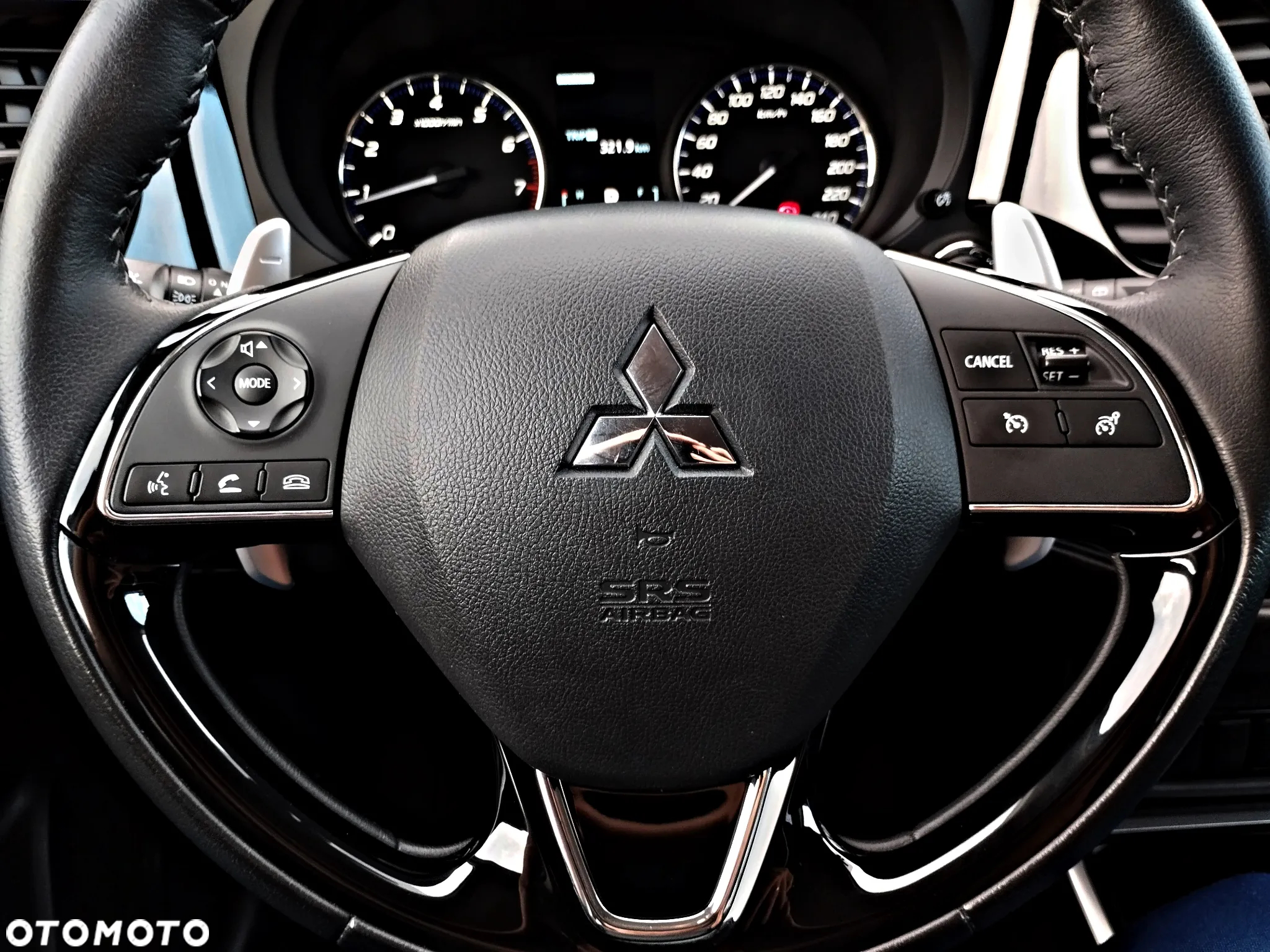 Mitsubishi Outlander 2.0 Intense + Navi 4WD CVT - 17