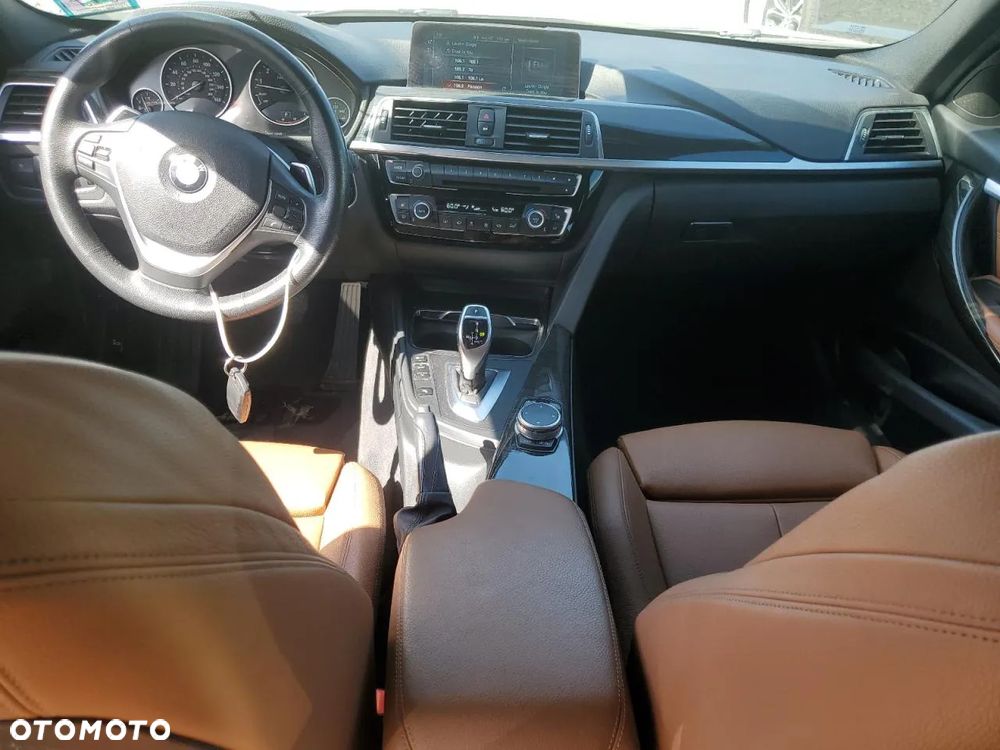 BMW Seria 3 330i xDrive Sport - 9