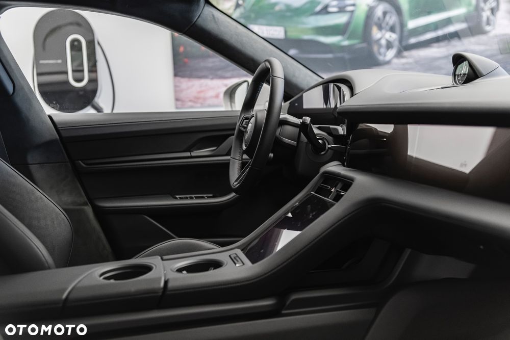 Porsche Taycan - 23