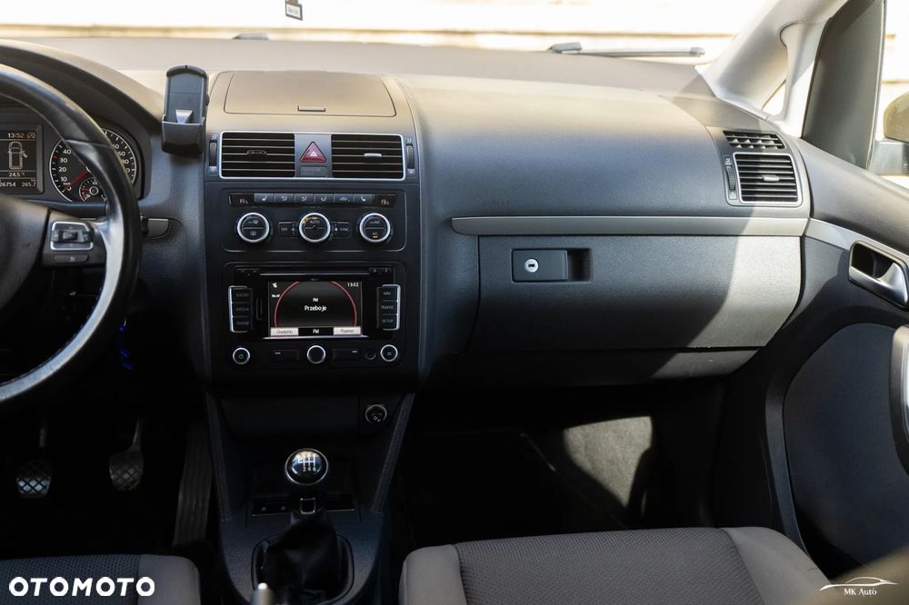 Volkswagen Touran 1.6 TDI DPF BlueMotion Technology Trendline - 27