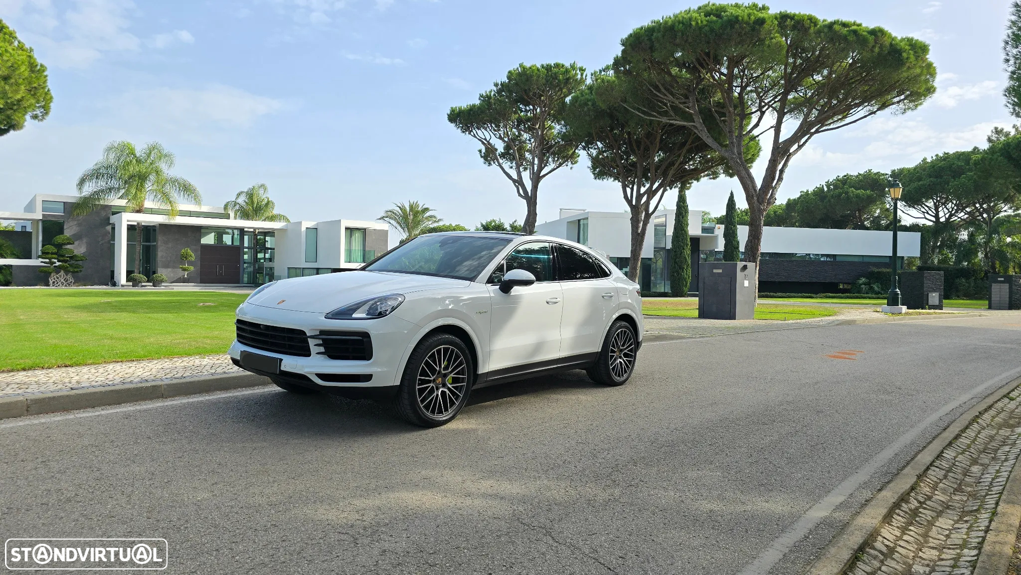 Porsche Cayenne Coupé E-Hybrid - 15