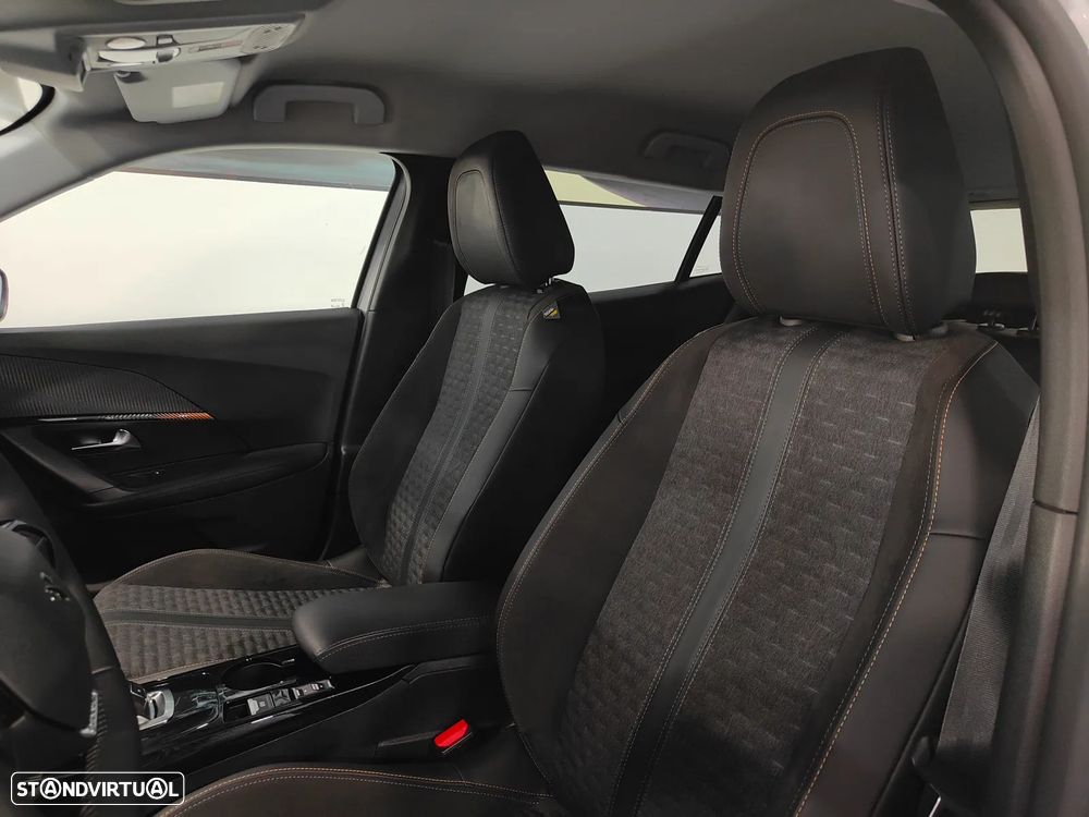 Peugeot 2008 1.2 PureTech Allure EAT8 - 32