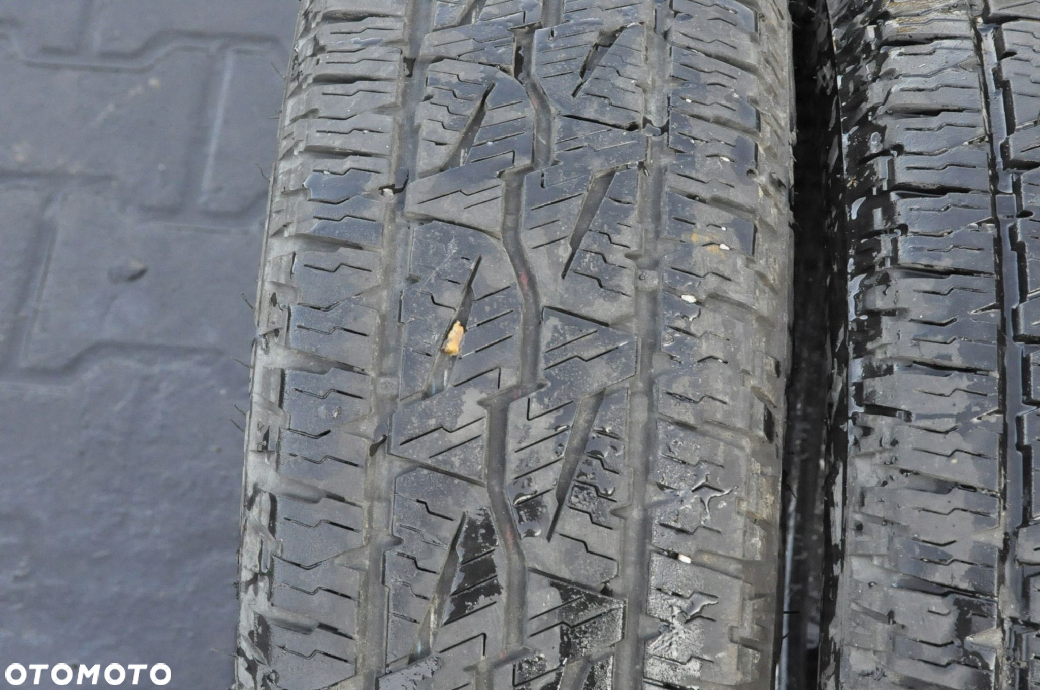 2x OPONY BRIDGESTONE DUELLER A/T 205/70R15 - 2