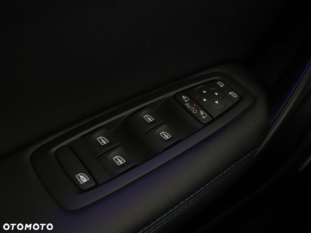 Renault Megane ENERGY TCe 205 EDC GT - 38