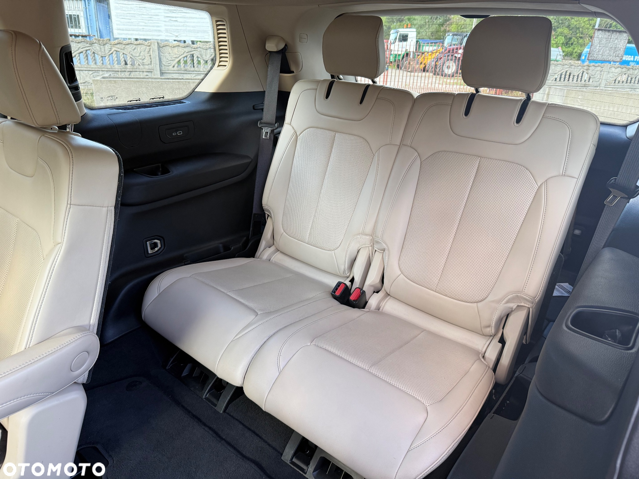 Jeep Grand Cherokee - 19