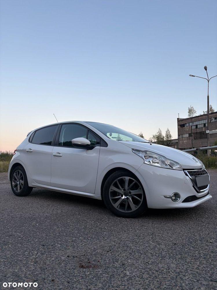 Peugeot 208 - 12