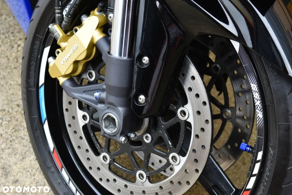 Suzuki GSX-R - 25