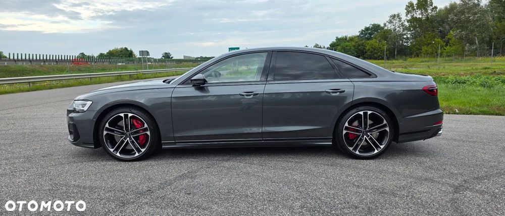 Audi S8 - 2