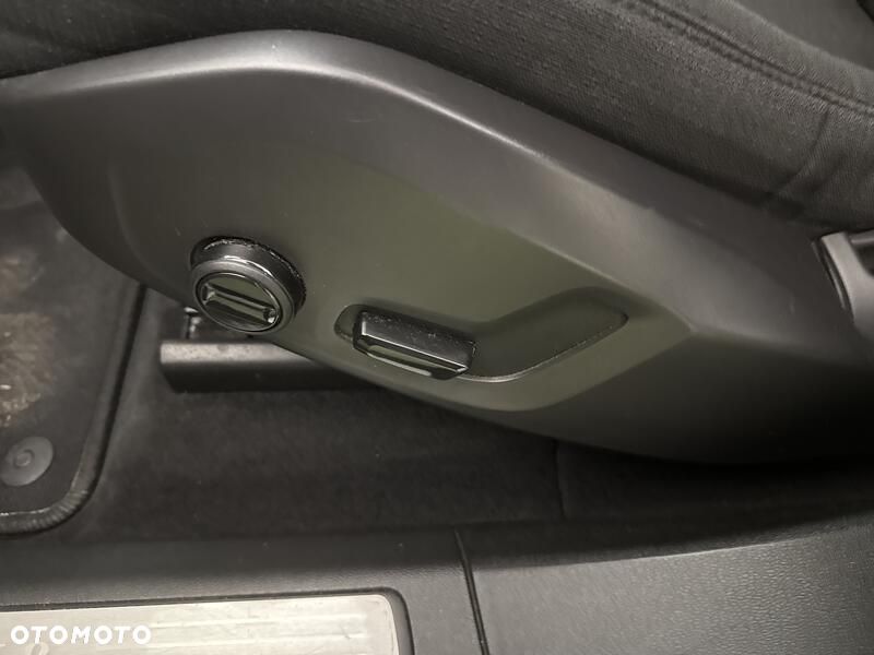 Volvo XC 60 B4 B Momentum Pro - 17